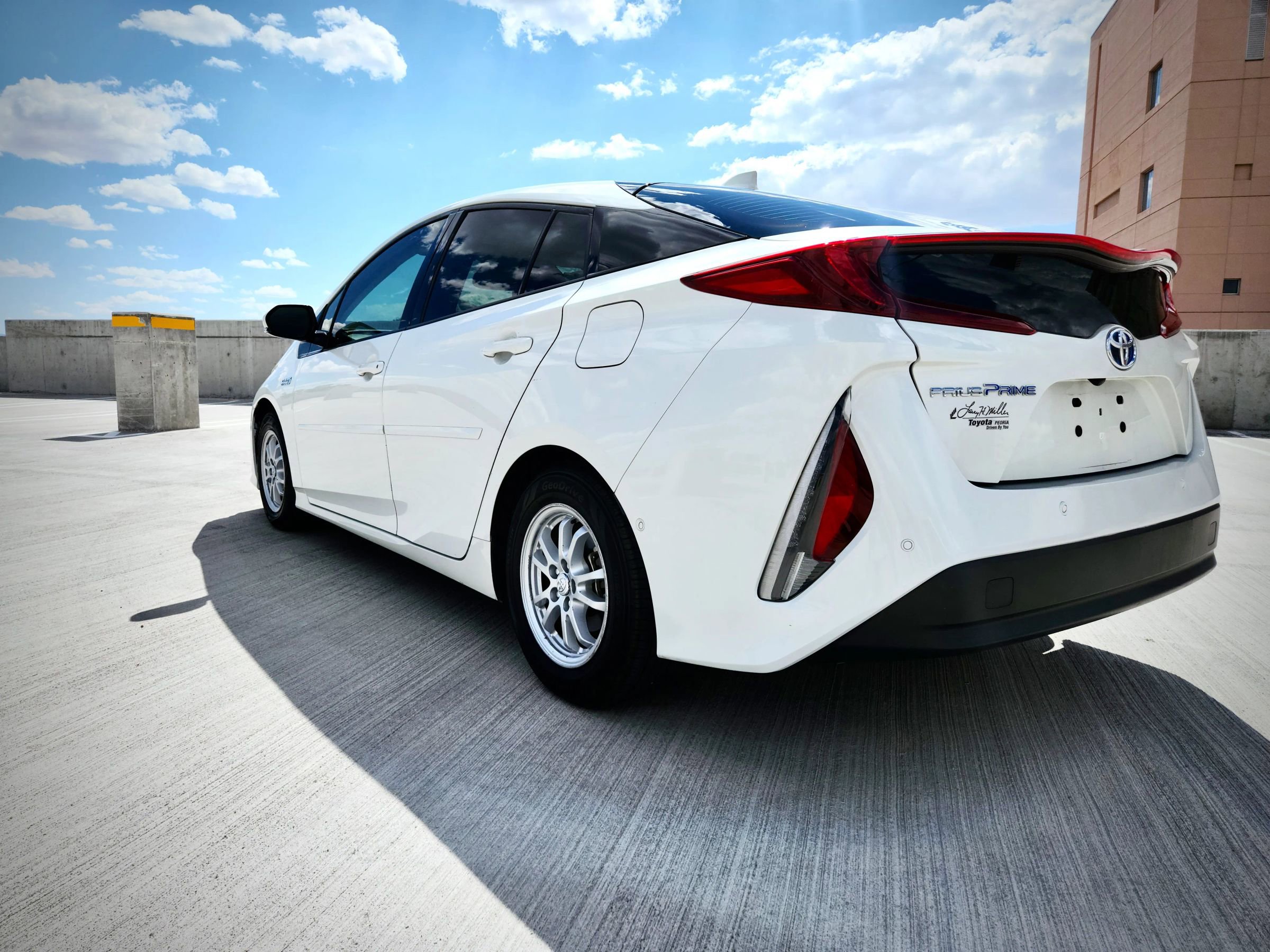 Used 2017 Toyota Prius Prime Advanced w/ Carpet Mat Package FWD image 11