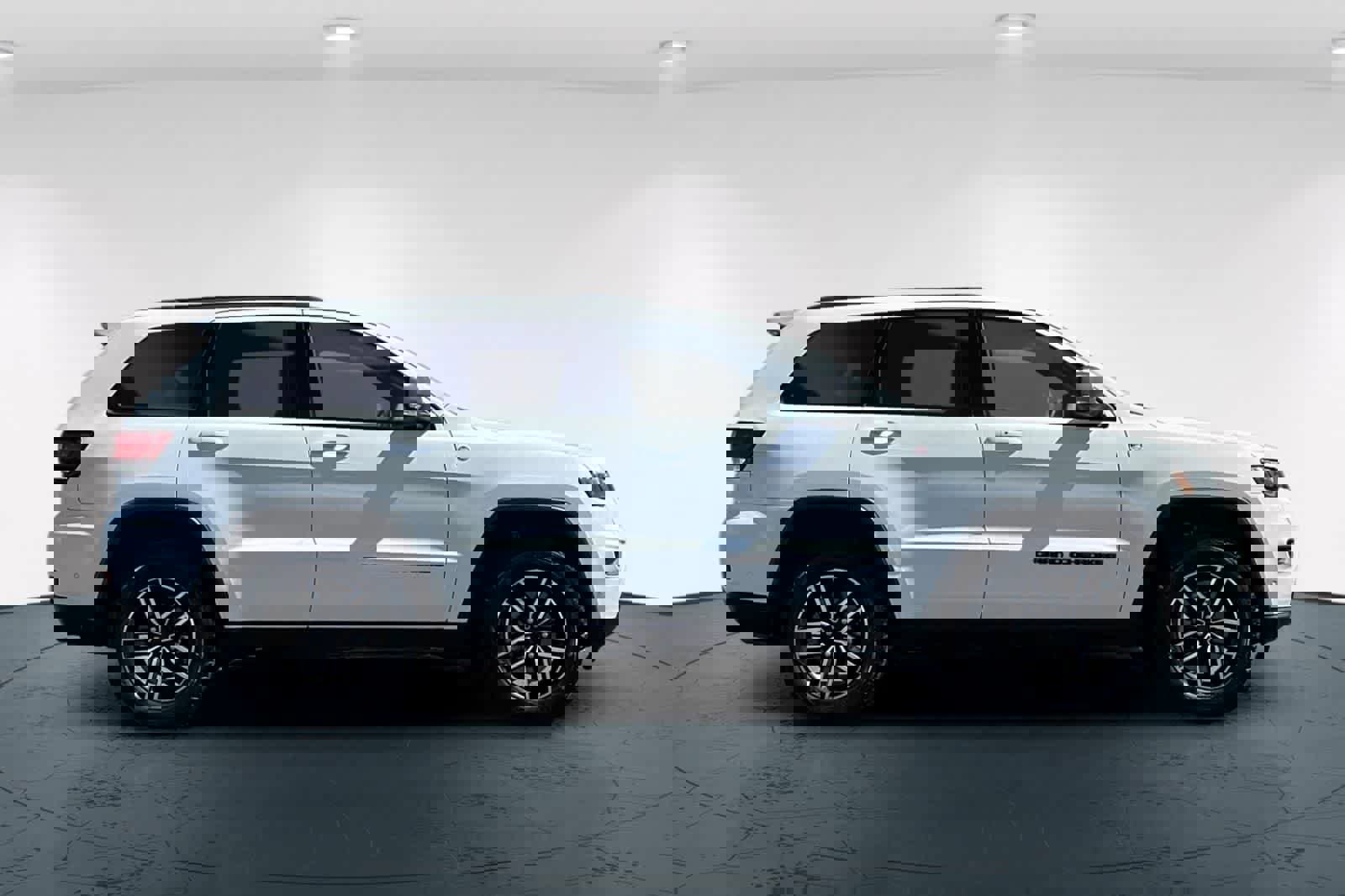 Used 2021 Jeep Grand Cherokee Trailhawk w/ Premium Lighting Group image 6