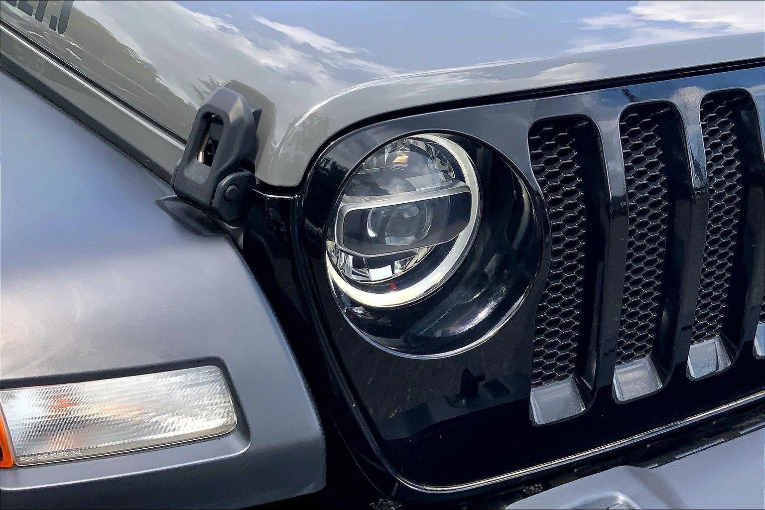 Certified 2022 Jeep Wrangler Sport AWD/4WD image 23