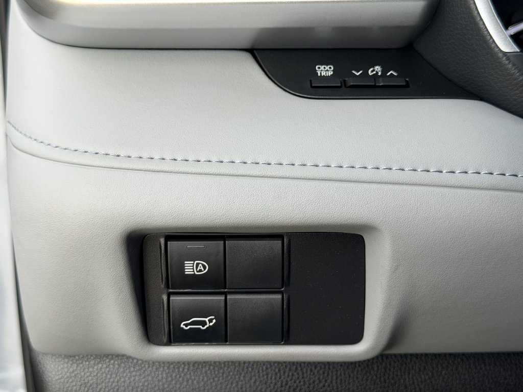 Used 2022 Toyota Highlander XLE FWD image 23