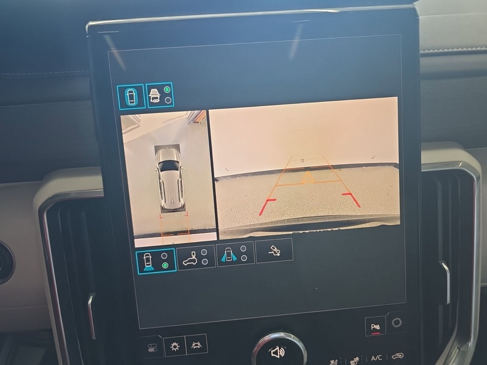 Used 2024 GMC Acadia Denali w/ Super Cruise Package image 42