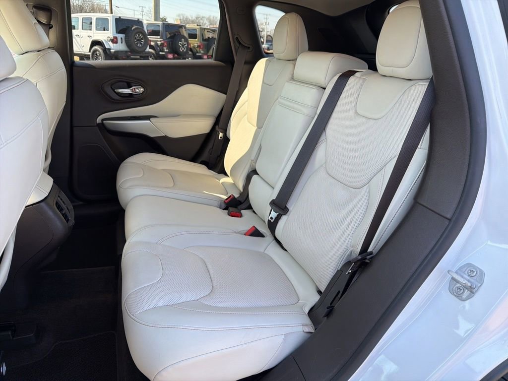 Used 2018 Jeep Cherokee Overland w/ Technology Group image 21