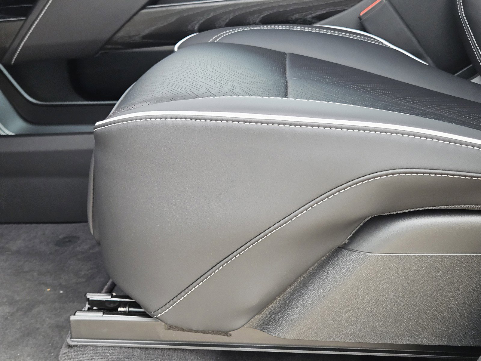 New 2026 Cadillac Vistiq Platinum AWD/4WD image 17