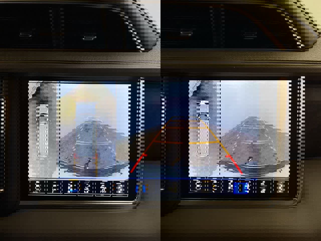 Used 2021 GMC Yukon Denali w/ Denali Premium Package image 24