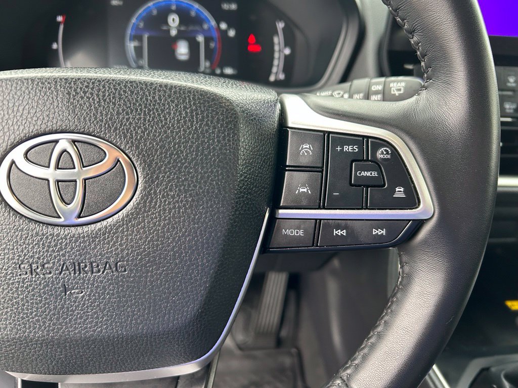 Used 2025 Toyota Grand Highlander AWD image 12