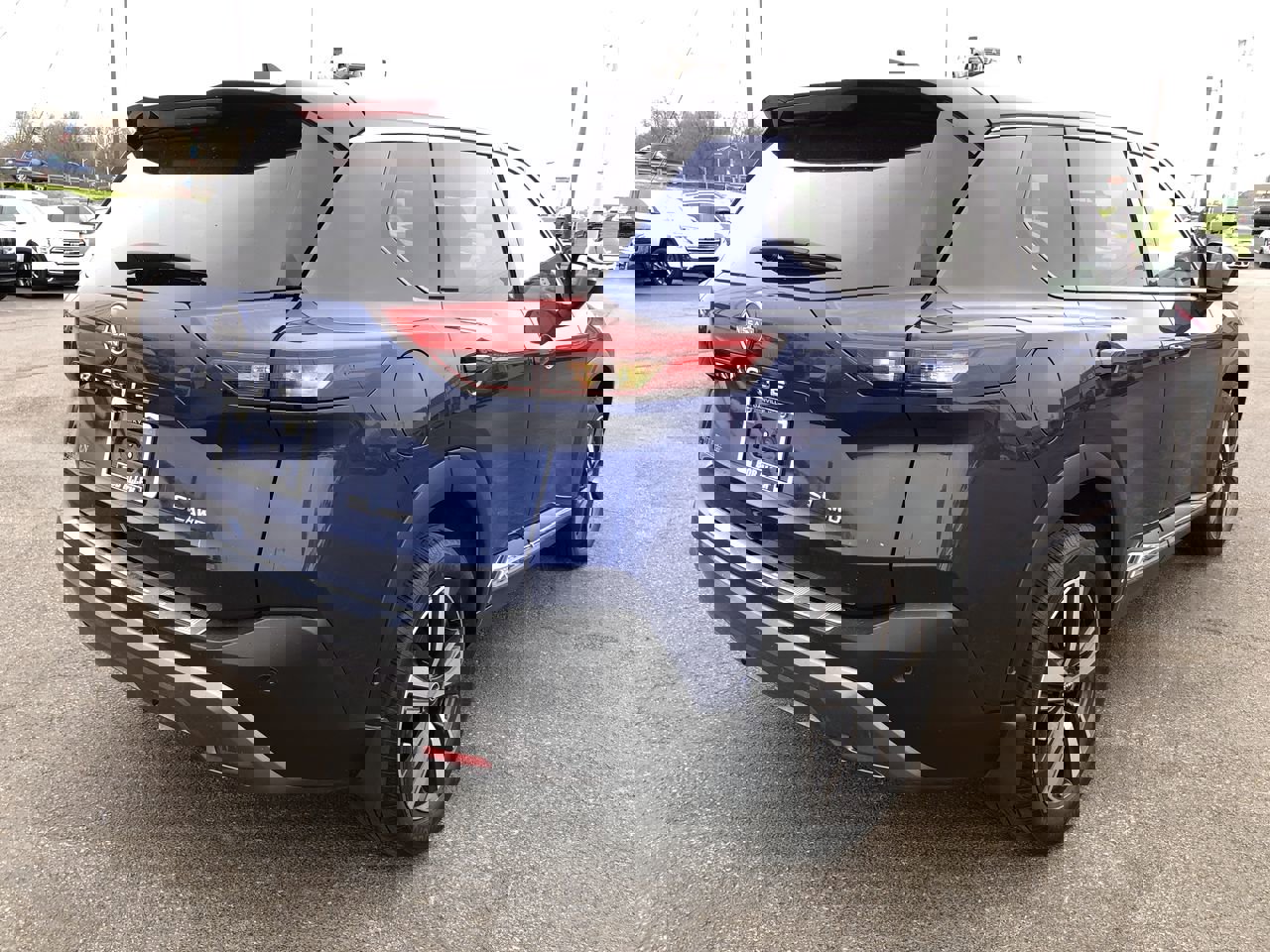 Used 2023 Nissan Rogue SL w/ SL Premium Package image 13