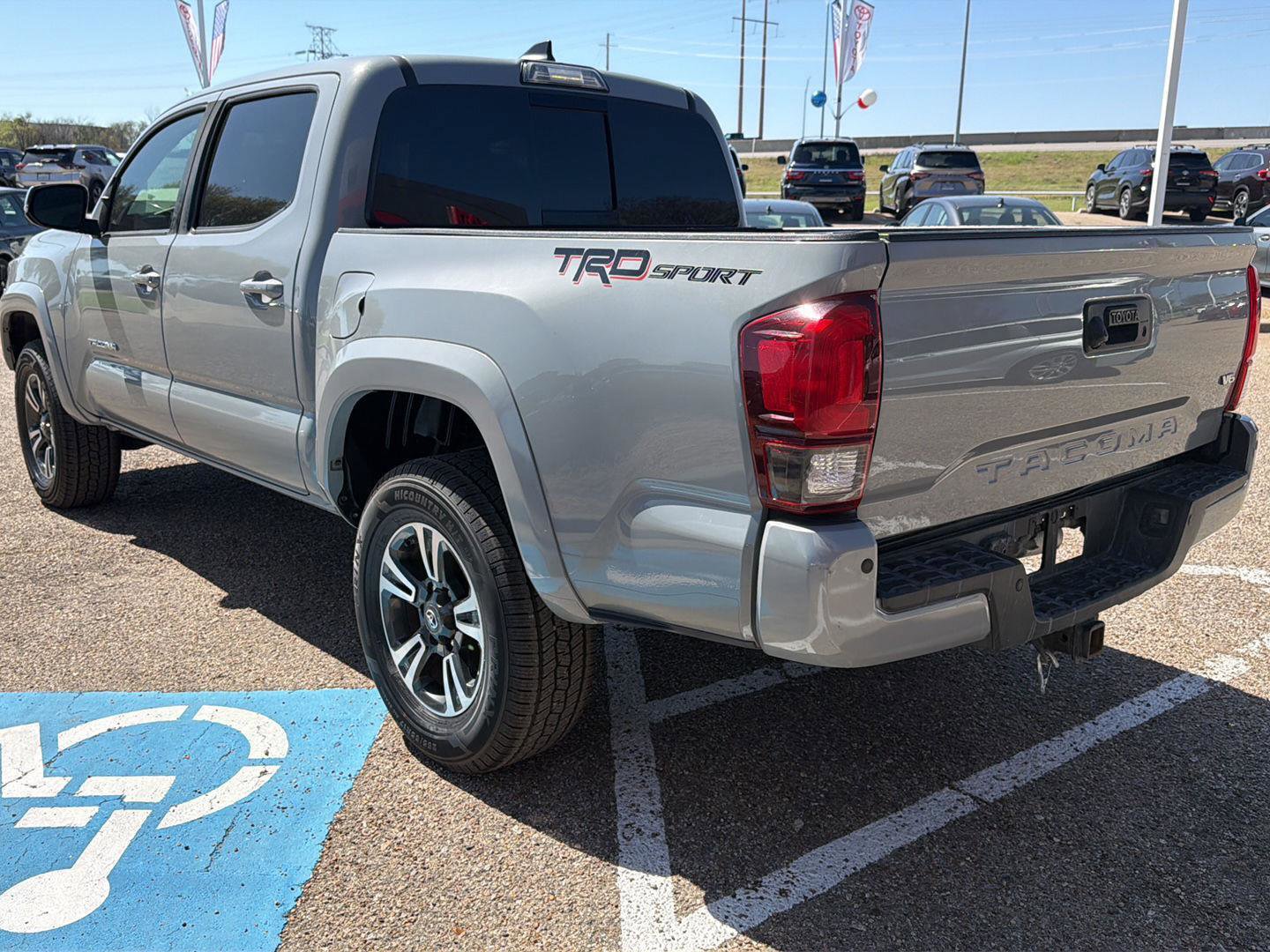 Used 2019 Toyota Tacoma TRD Sport w/ Technology Package image 5