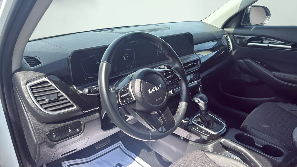 Used 2025 Kia Seltos S AWD/4WD image 32