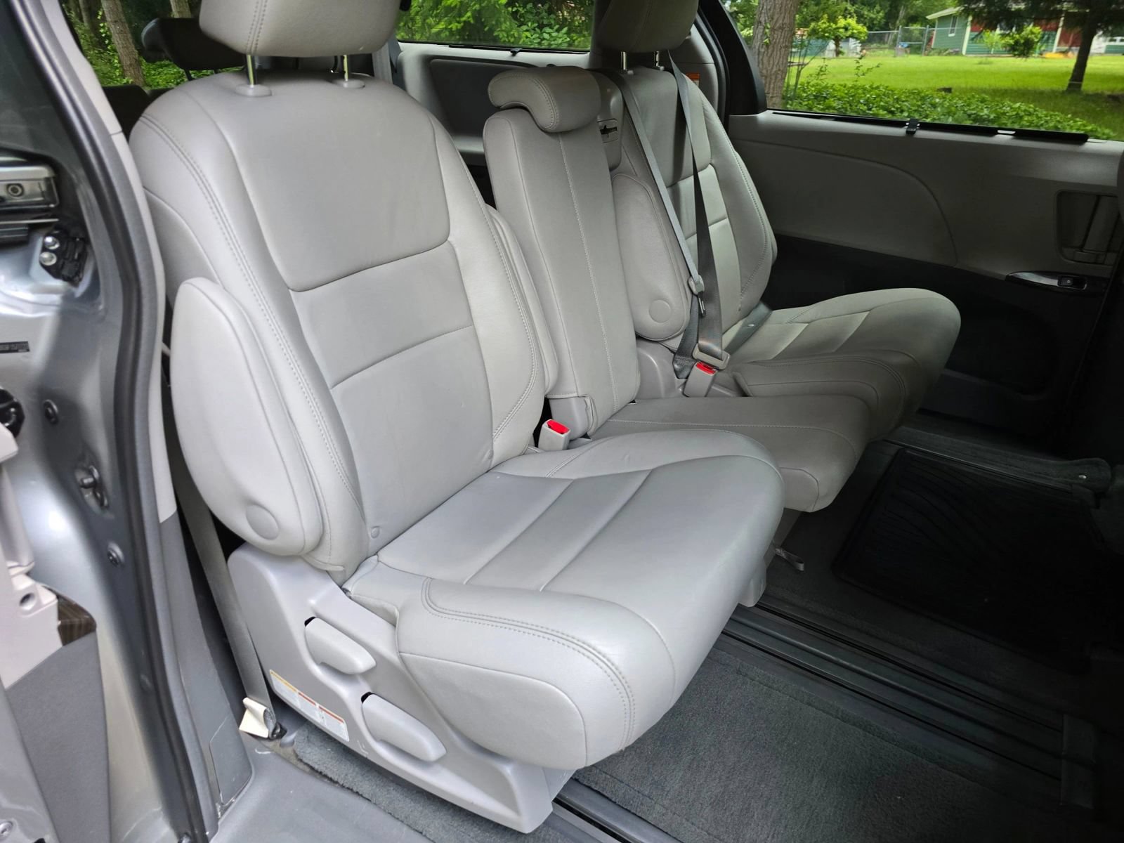 Used 2015 Toyota Sienna XLE w/ XLE Navigation Package FWD image 15