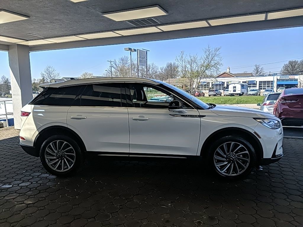 Certified 2023 Lincoln Corsair Reserve w/ Equipment Group 201A image 4