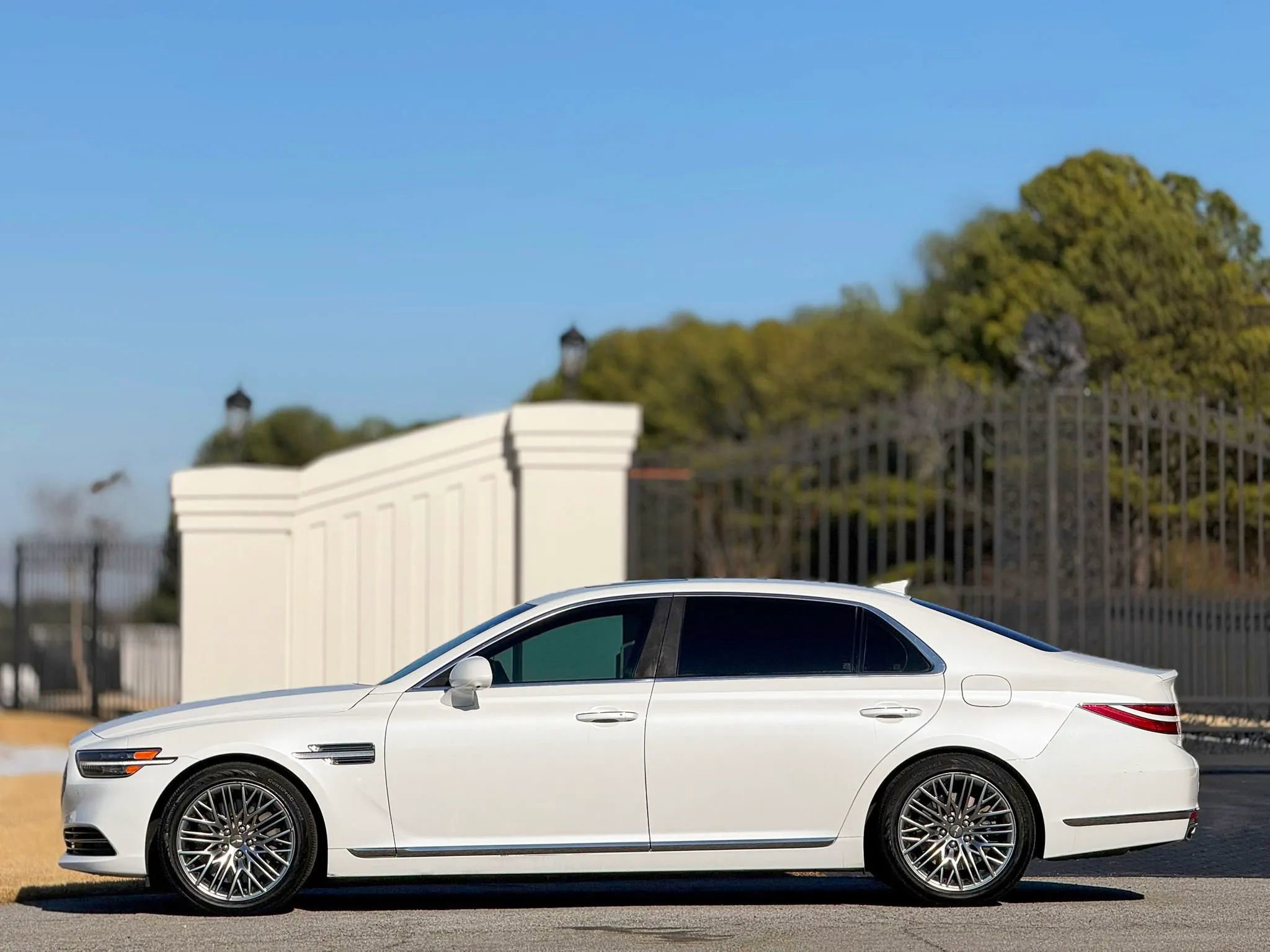 Used 2021 Genesis G90 5.0 Ultimate image 7