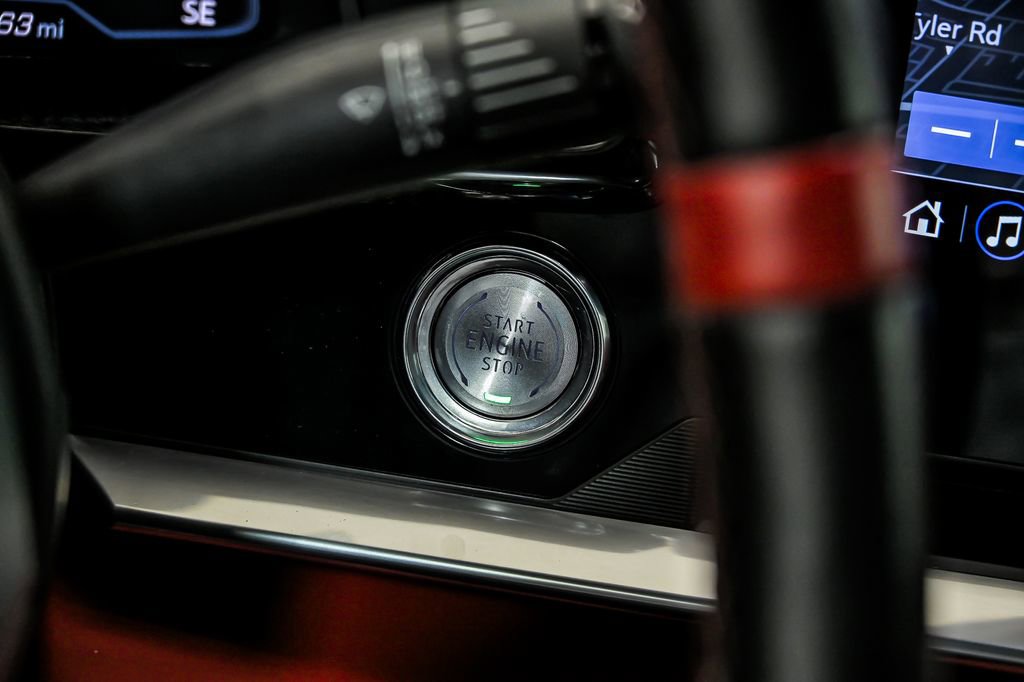 Used 2021 Chevrolet Corvette Stingray Premium Cpe w/ Z51 Performance Package image 21