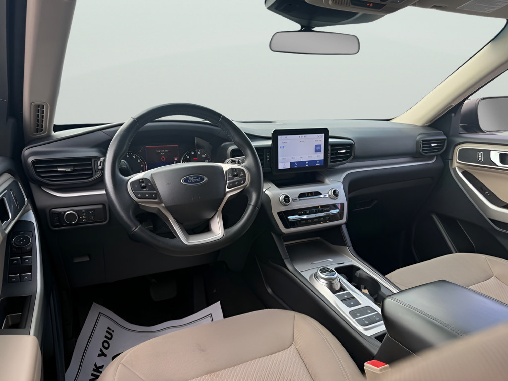 Used 2023 Ford Explorer XLT RWD image 9