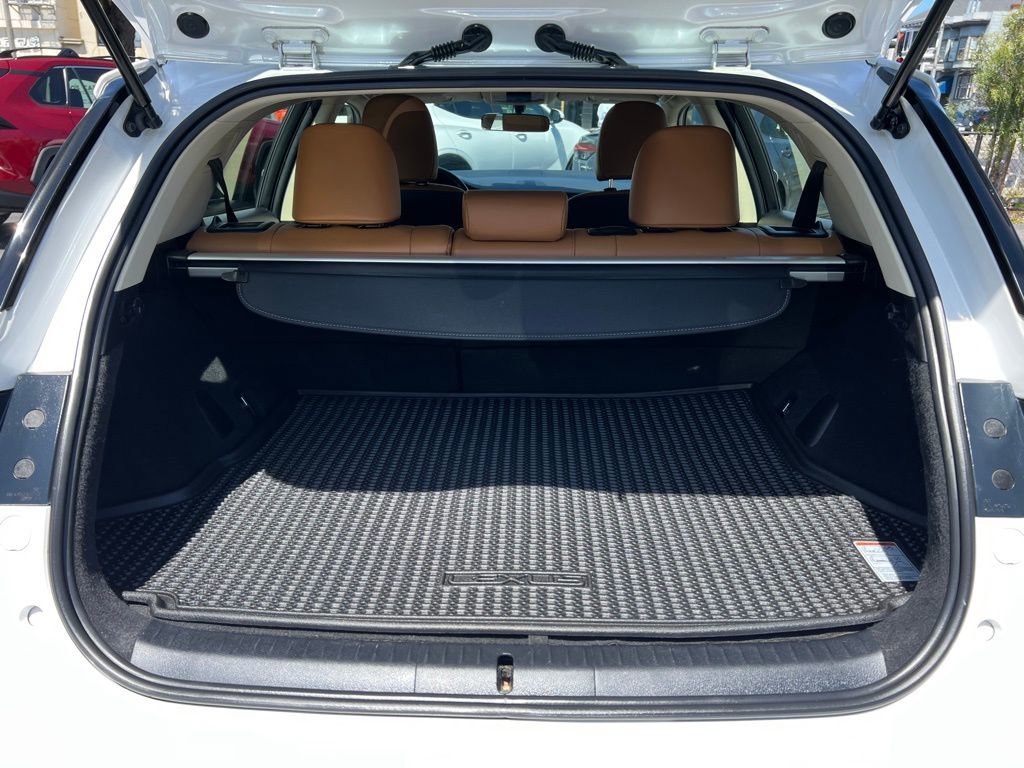 Used 2017 Lexus CT 200h w/ Accessory Package 2 image 38