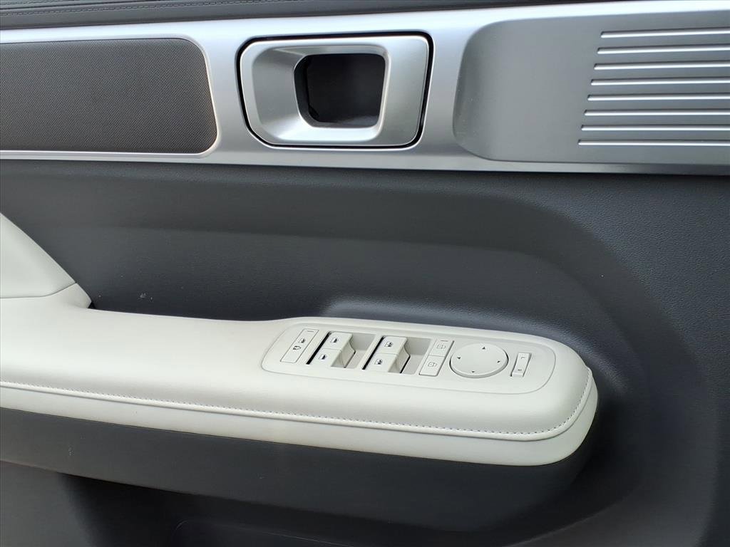 Used 2025 Hyundai Santa Fe SEL image 18