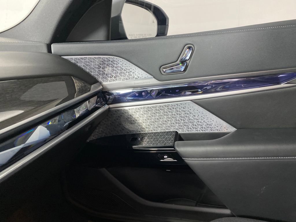 Used 2024 BMW 760i xDrive image 24