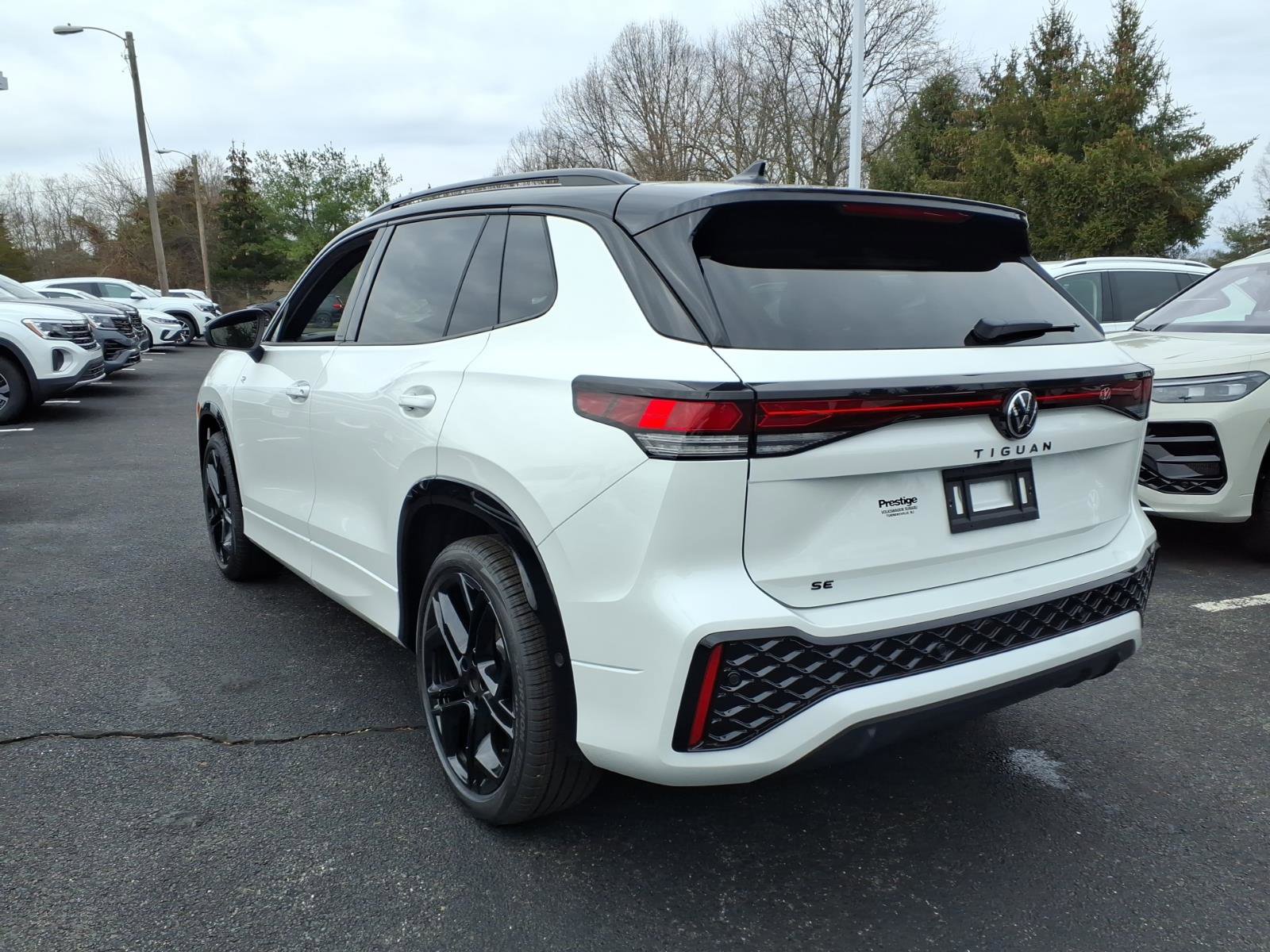 New 2026 Volkswagen Tiguan SE R-Line image 3