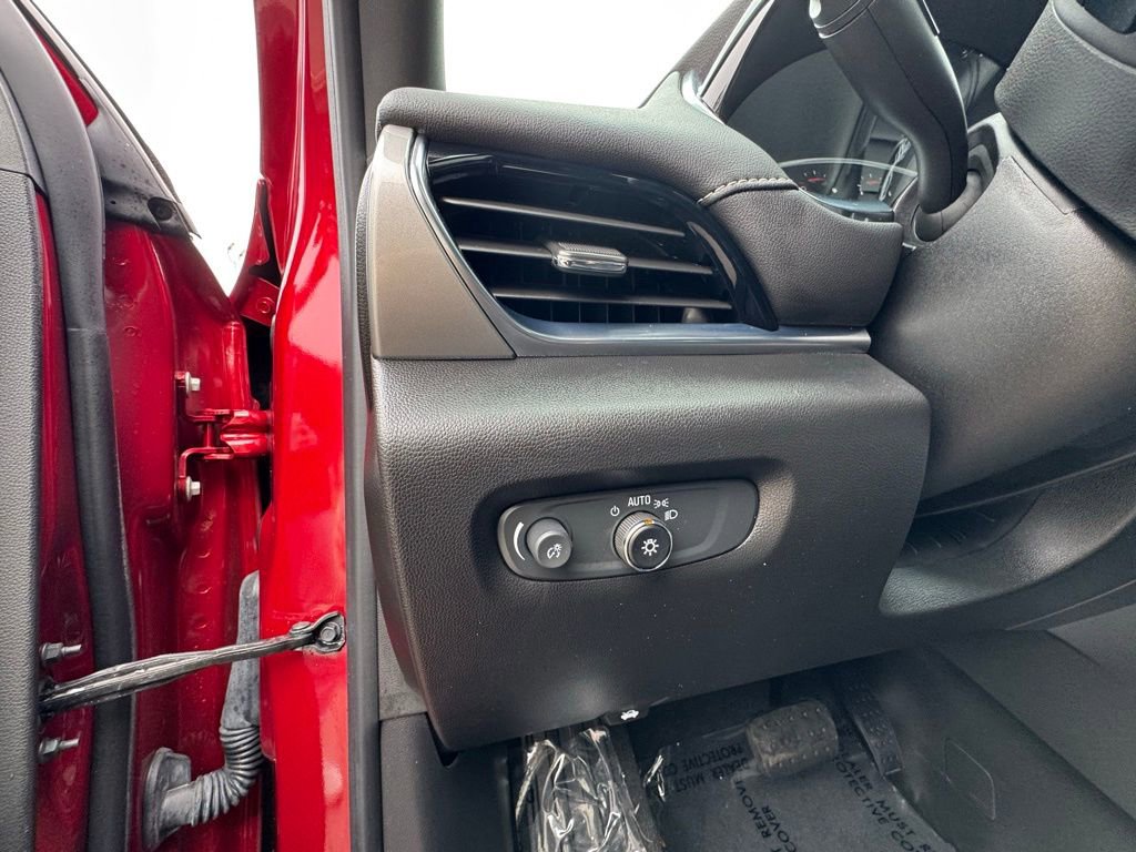 Used 2023 Chevrolet Traverse LT image 17