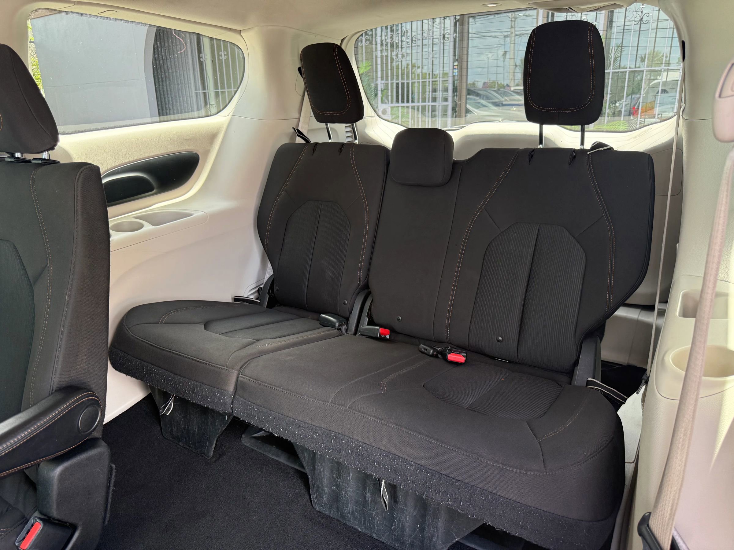 Used 2017 Chrysler Pacifica Touring FWD image 13