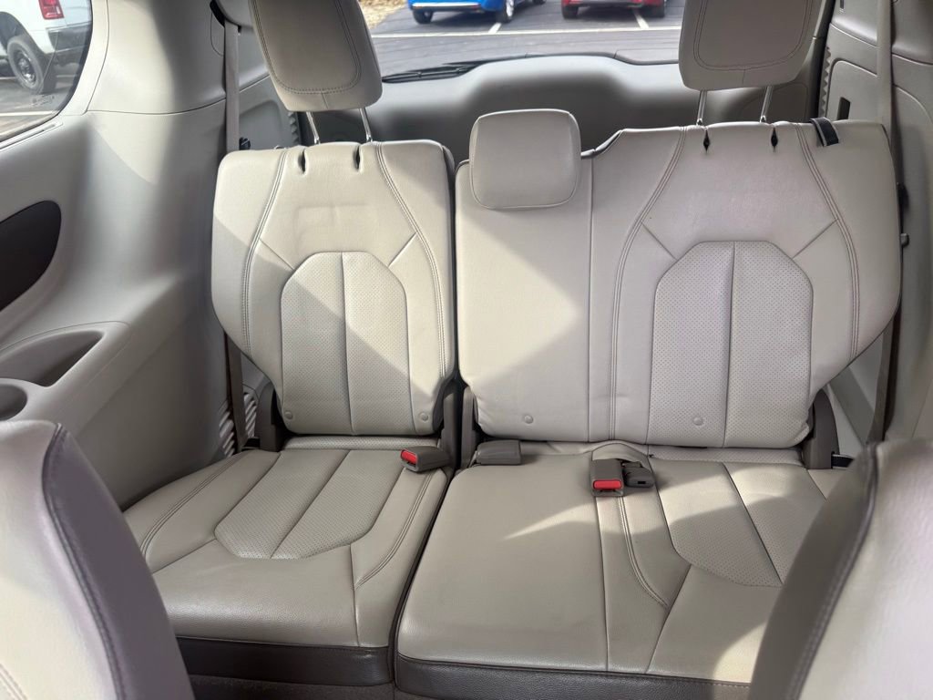 Used 2018 Chrysler Pacifica Touring-L image 36