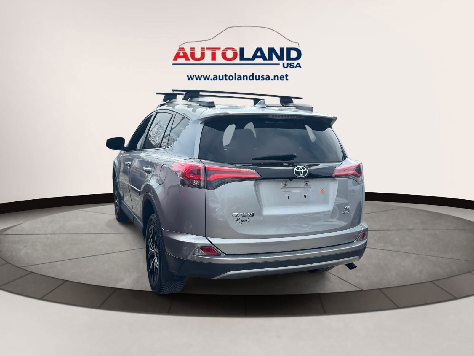 Used 2018 Toyota RAV4 SE w/ Power Extra Value Package AWD/4WD image 4