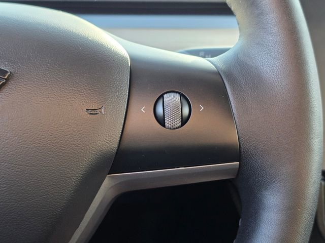 Used 2022 Tesla Model Y Long Range image 29