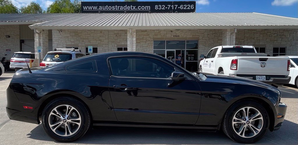 Used 2013 Ford Mustang Premium RWD image 5
