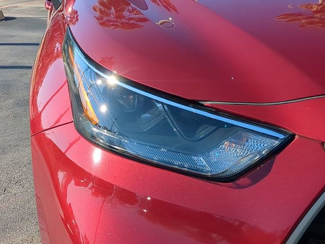 Used 2023 Toyota Highlander XLE image 10