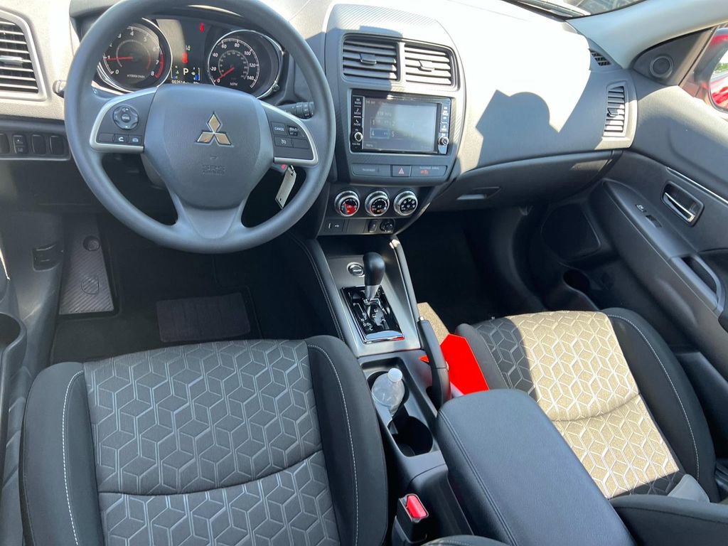 Used 2025 Mitsubishi Outlander Sport SE AWD/4WD image 3