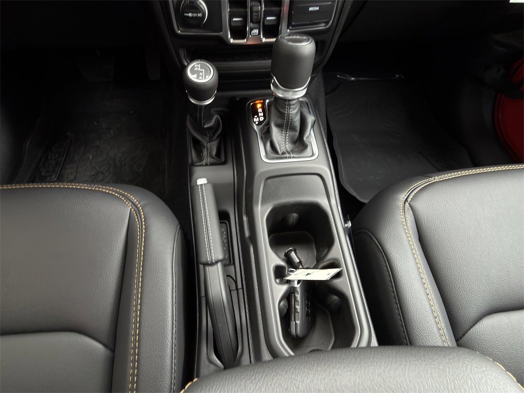 New 2025 Jeep Gladiator Sport image 17