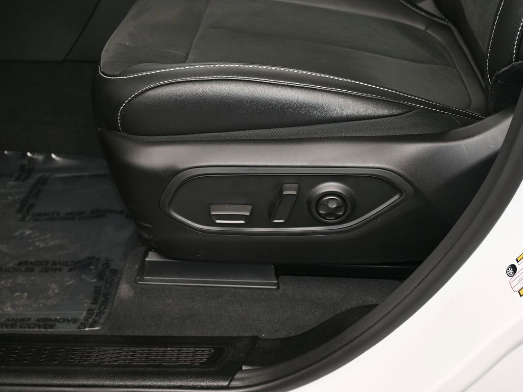 Used 2025 Jeep Grand Cherokee Altitude image 15