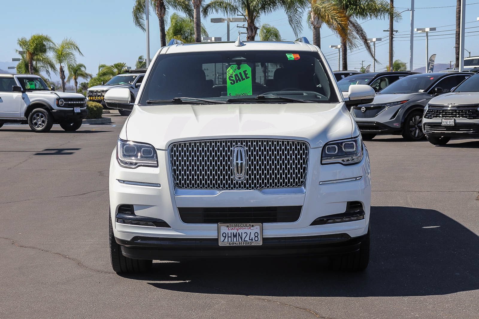Used 2023 Lincoln Navigator Reserve AWD/4WD image 2