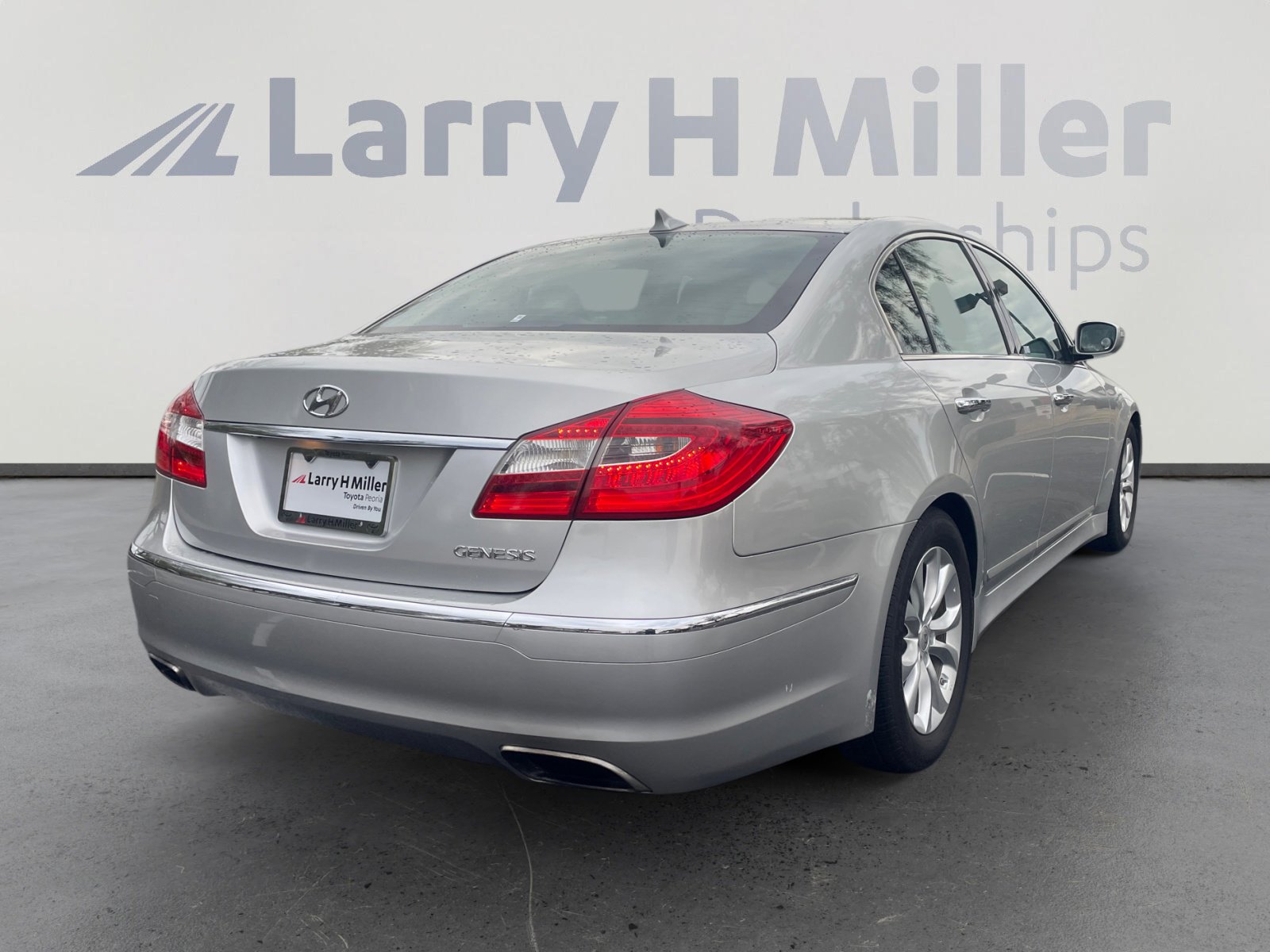 Used 2013 Hyundai Genesis 3.8 image 3