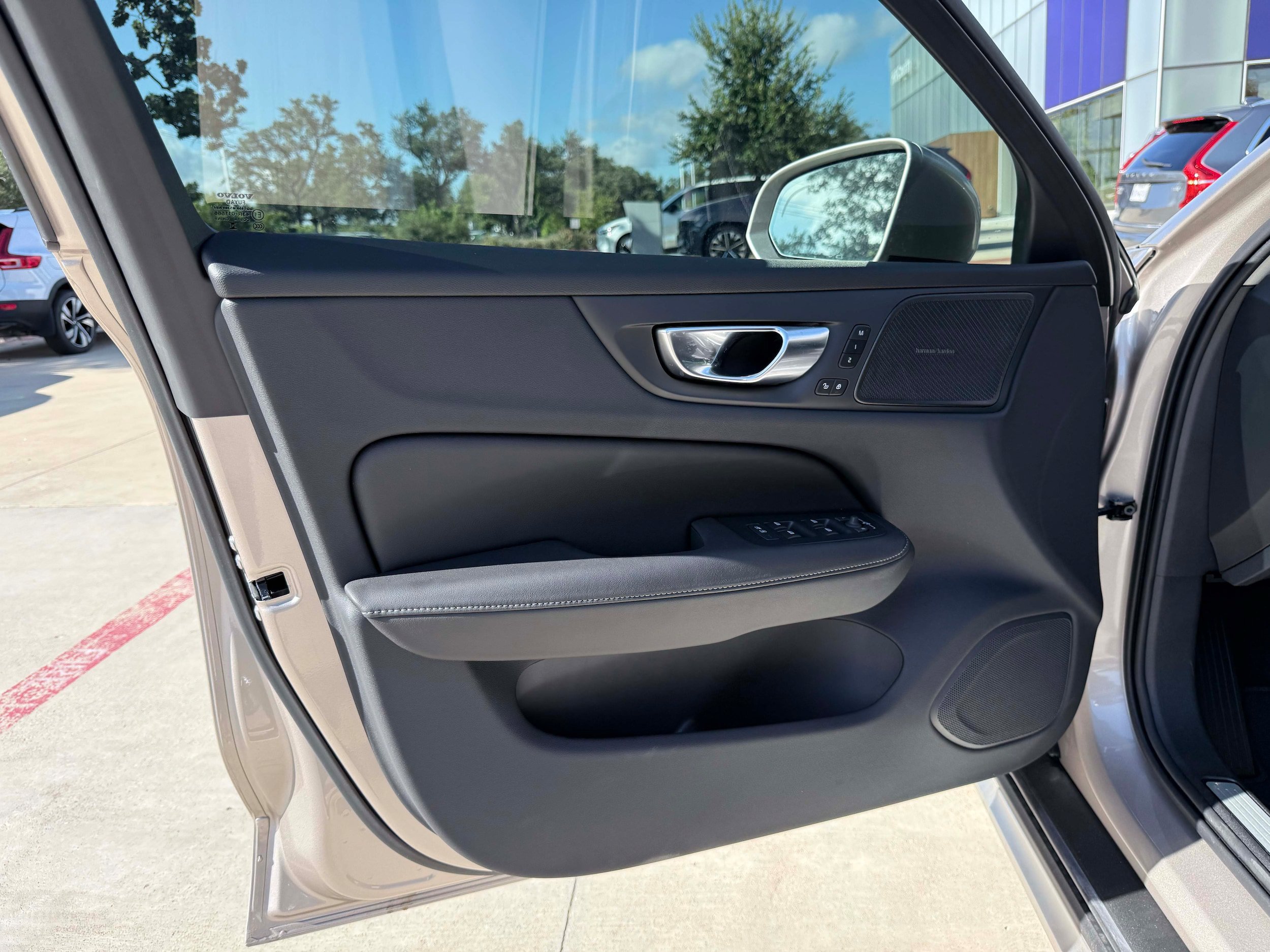 New 2026 Volvo V60 B5 Cross Country Ultra w/ Protection Package Premier AWD/4WD image 10