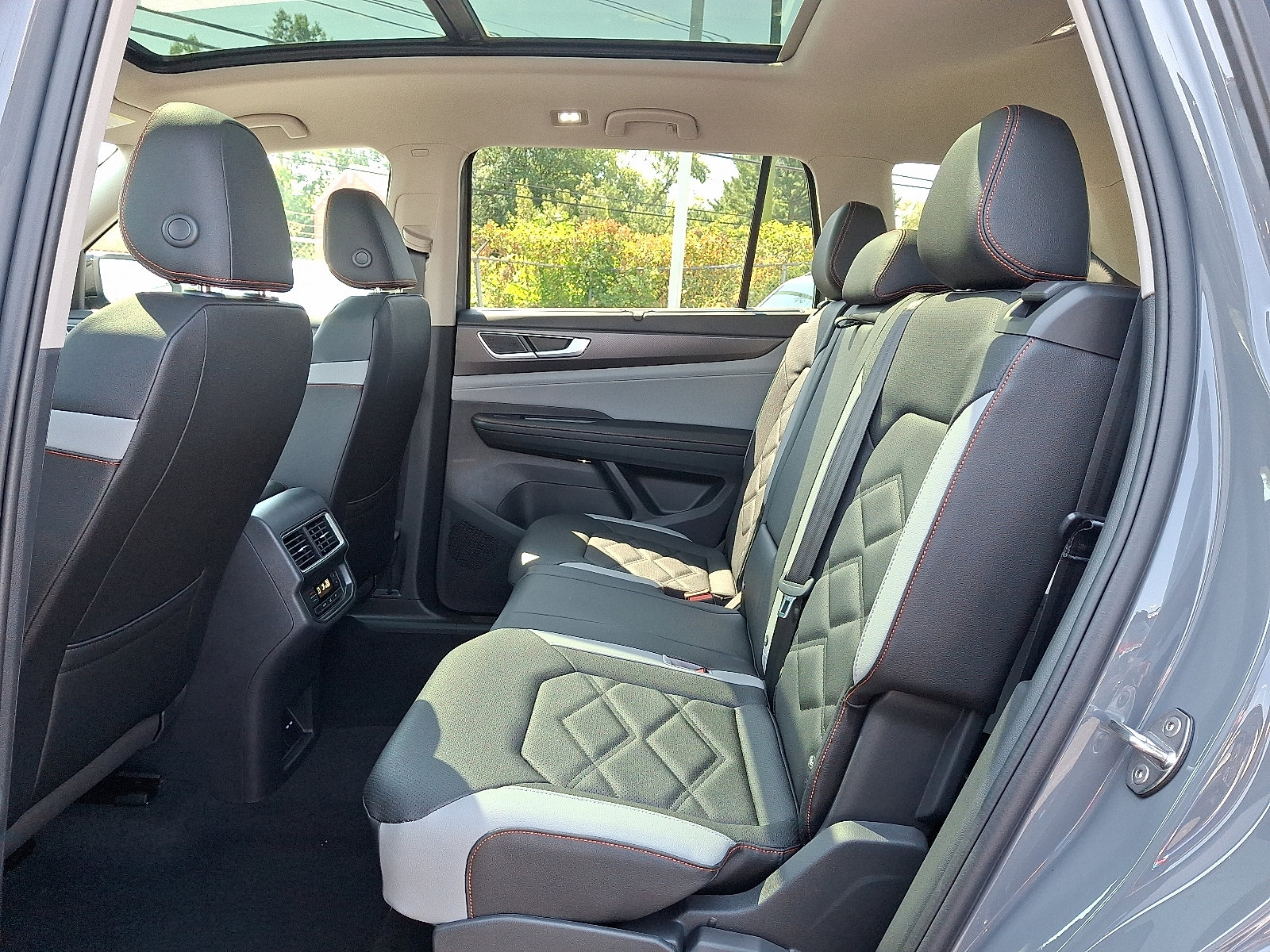 New 2026 Volkswagen Atlas Peak Edition image 6