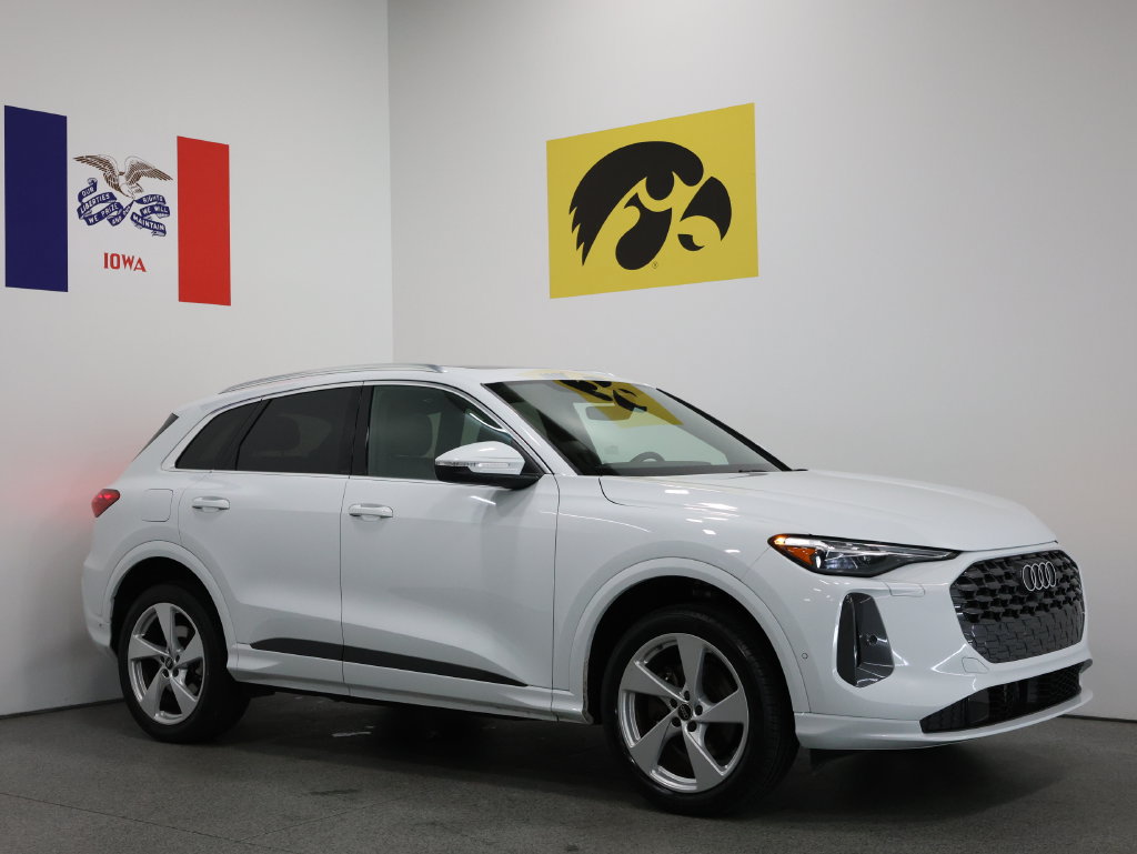 Certified 2025 Audi Q5 Premium Plus w/ Premium Plus AWD/4WD image 1