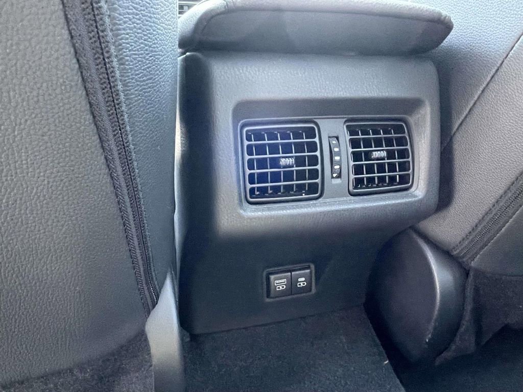 Used 2025 Toyota Camry XLE w/ Premium Plus Package image 12