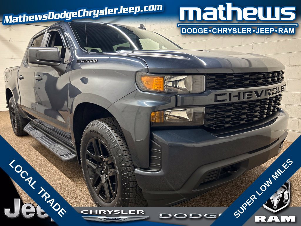 Used 2022 Chevrolet Silverado 1500 Custom w/ LPO, Blackout Package AWD/4WD image 1