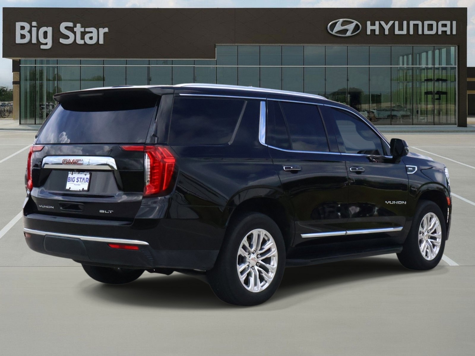 Used 2023 GMC Yukon SLT w/ SLT Luxury Package RWD image 4