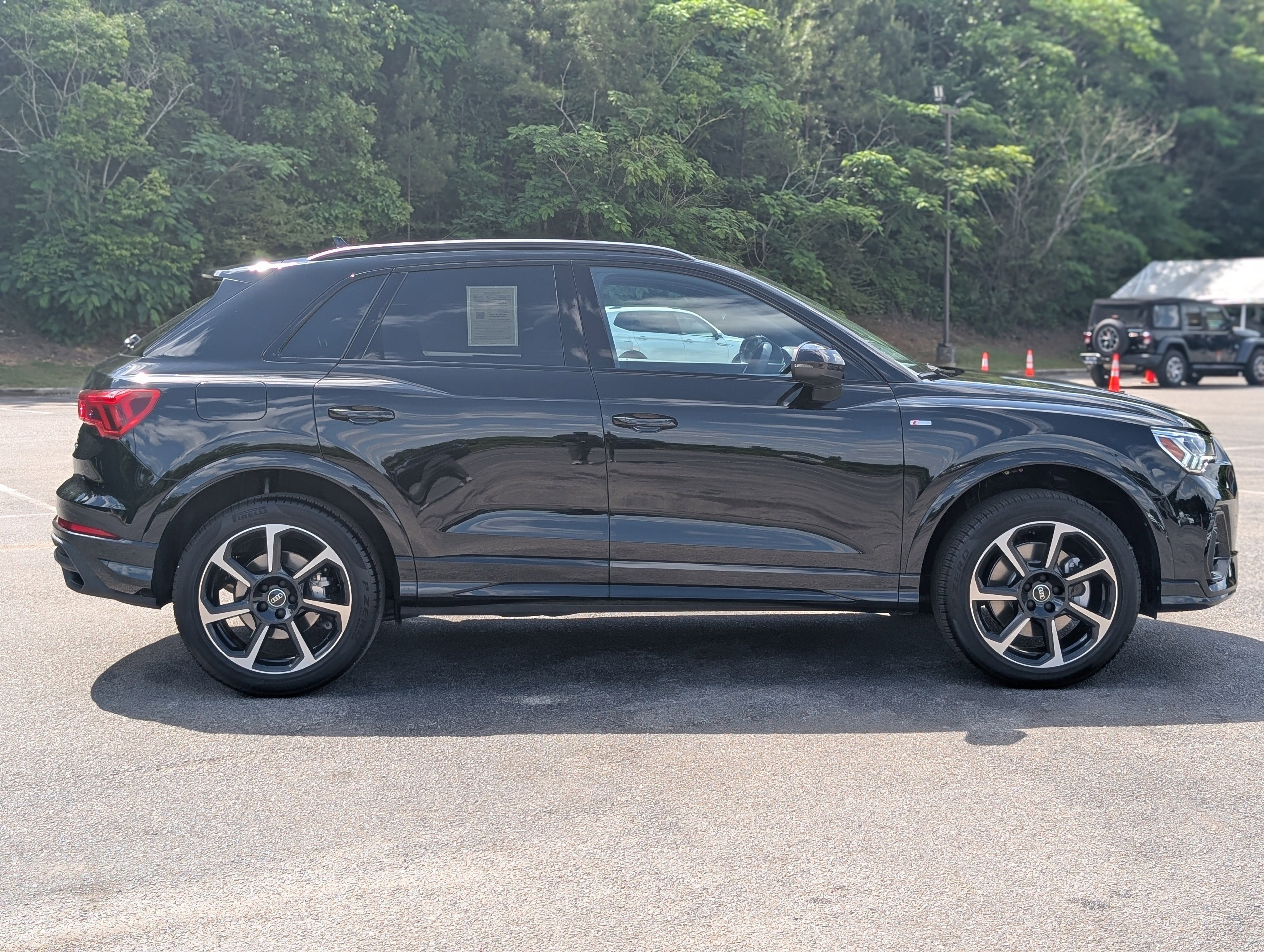 Used 2025 Audi Q3 2.0T Premium Plus w/ Premium Plus Package AWD/4WD image 10