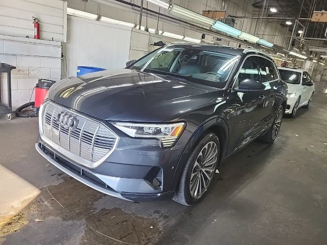 Used 2019 Audi e-tron Prestige w/ Prestige Package AWD/4WD image 1