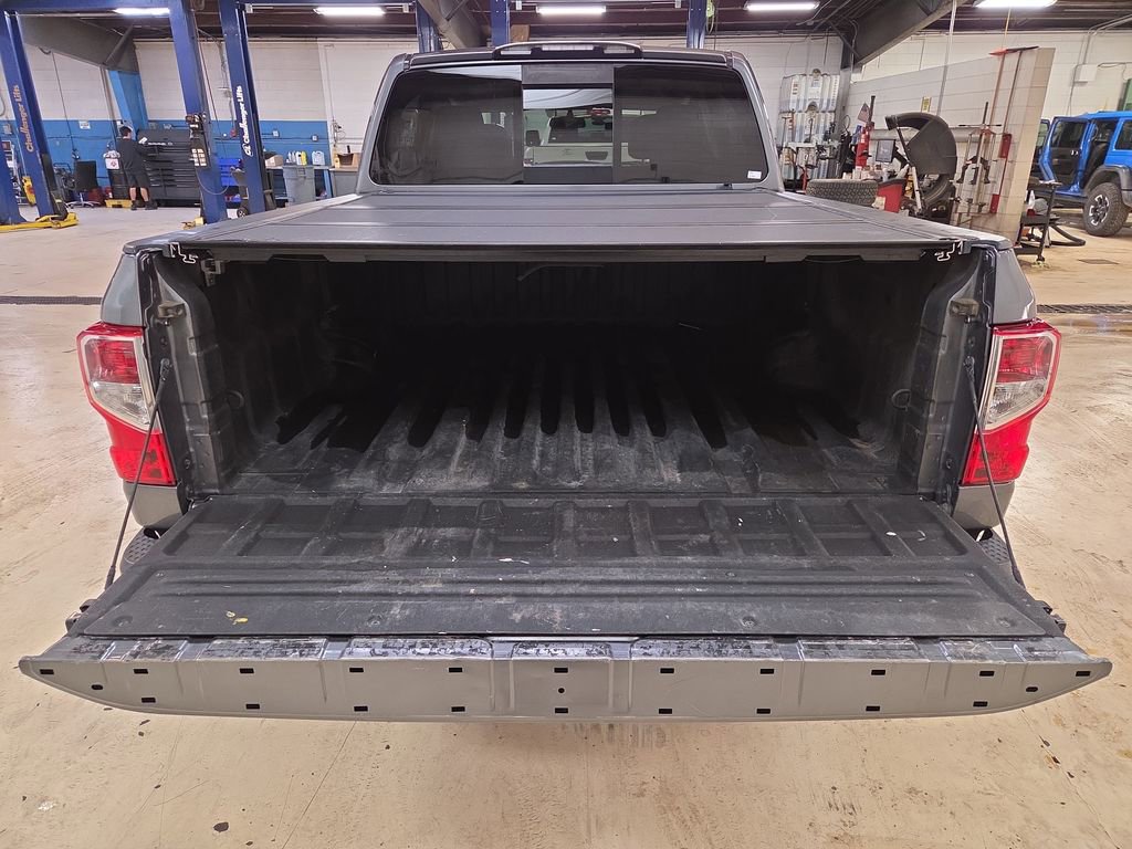 Used 2018 Nissan Titan S image 21