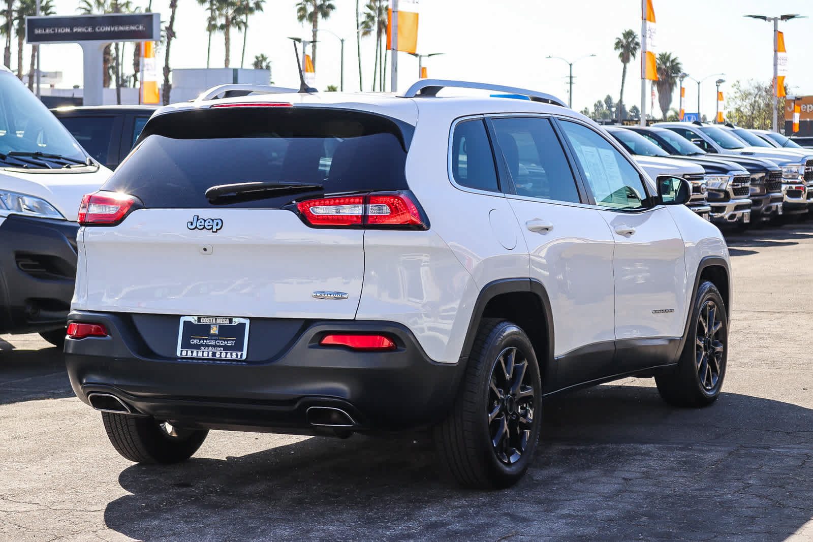 Used 2018 Jeep Cherokee Latitude FWD image 4