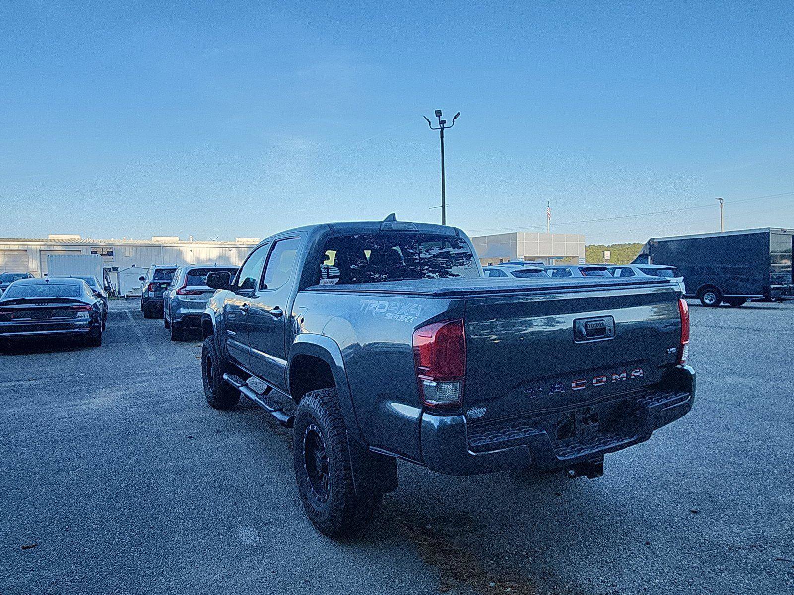 Used 2017 Toyota Tacoma TRD Sport w/ Premium & Technology Package AWD/4WD image 3