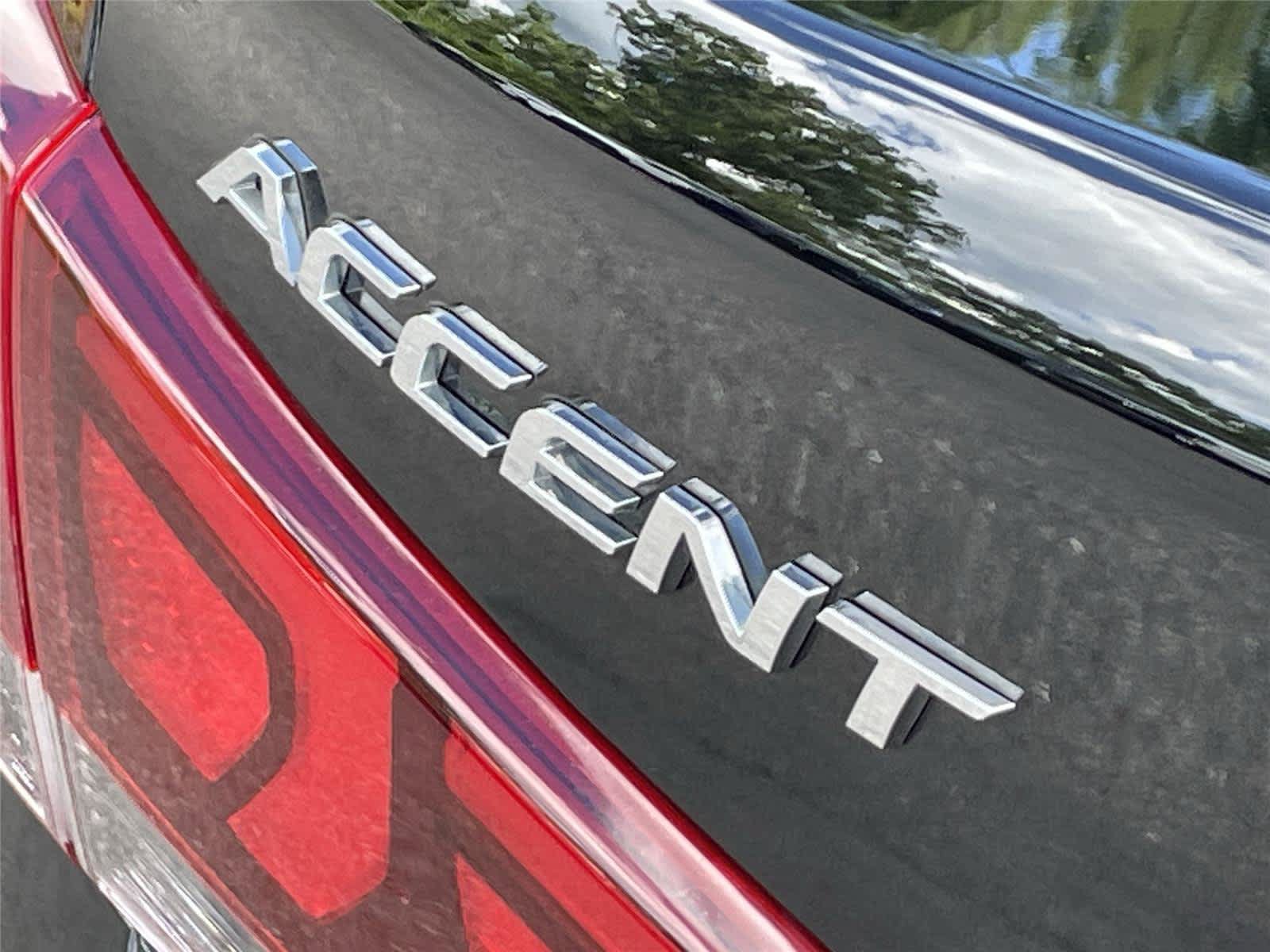 Used 2022 Hyundai Accent SE w/ Cargo Package FWD image 10
