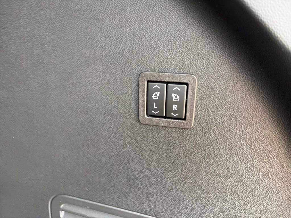 Used 2021 Buick Enclave Avenir w/ Avenir Technology Package image 11