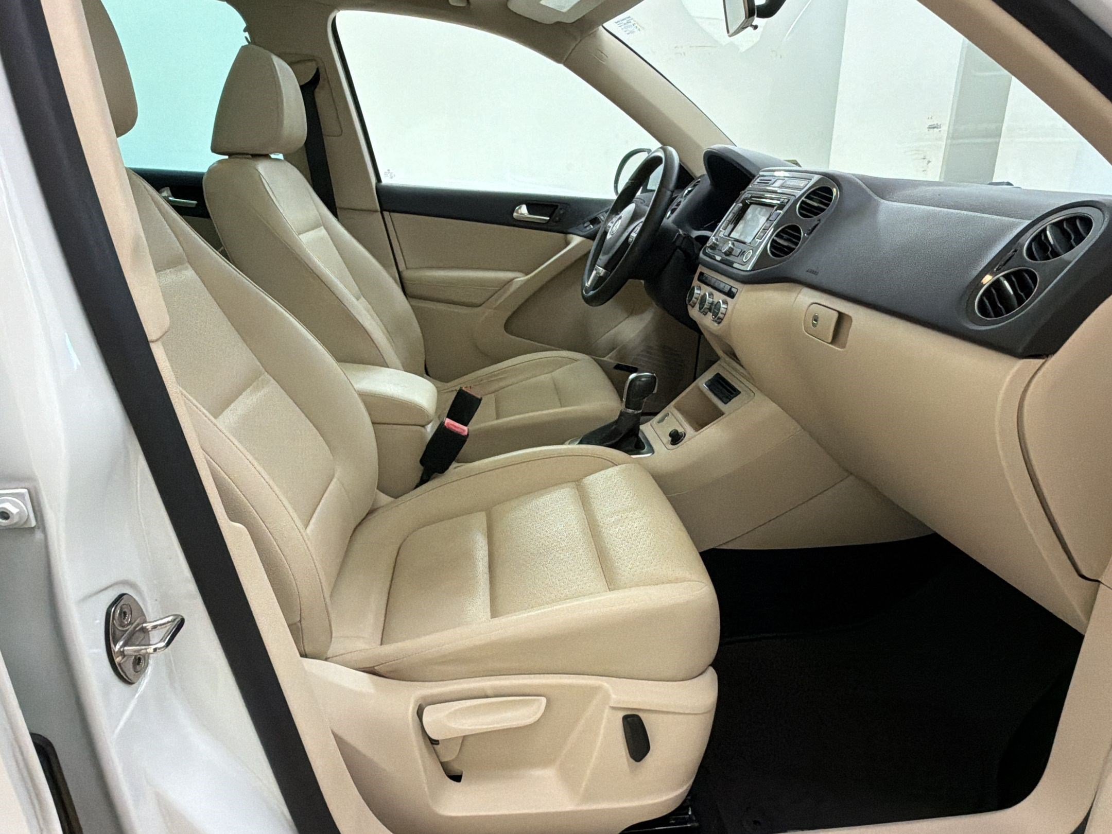 Used 2015 Volkswagen Tiguan SEL FWD image 24