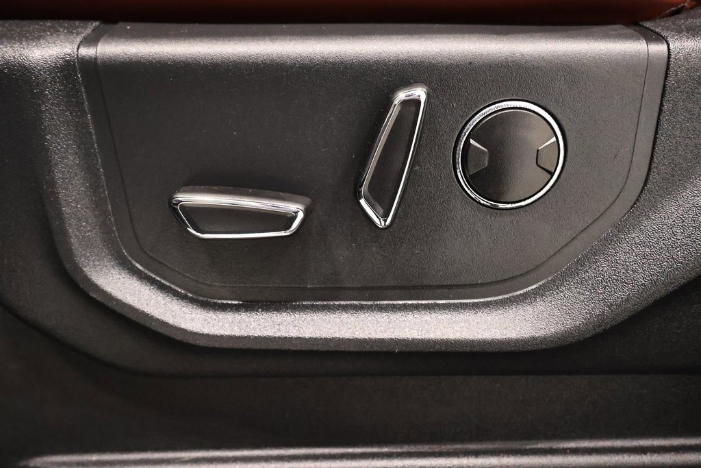 Certified 2022 Ford F450 Platinum w/ FX4 Off-Road Package image 15