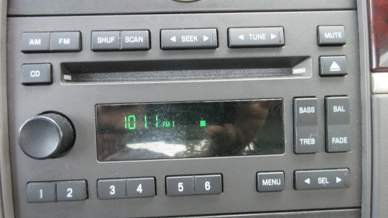 Used 2007 Lincoln Town Car Signature RWD image 36