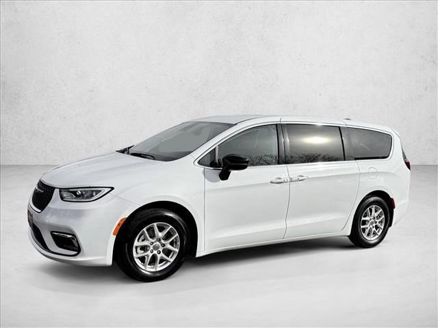 Used 2024 Chrysler Pacifica Touring-L image 1